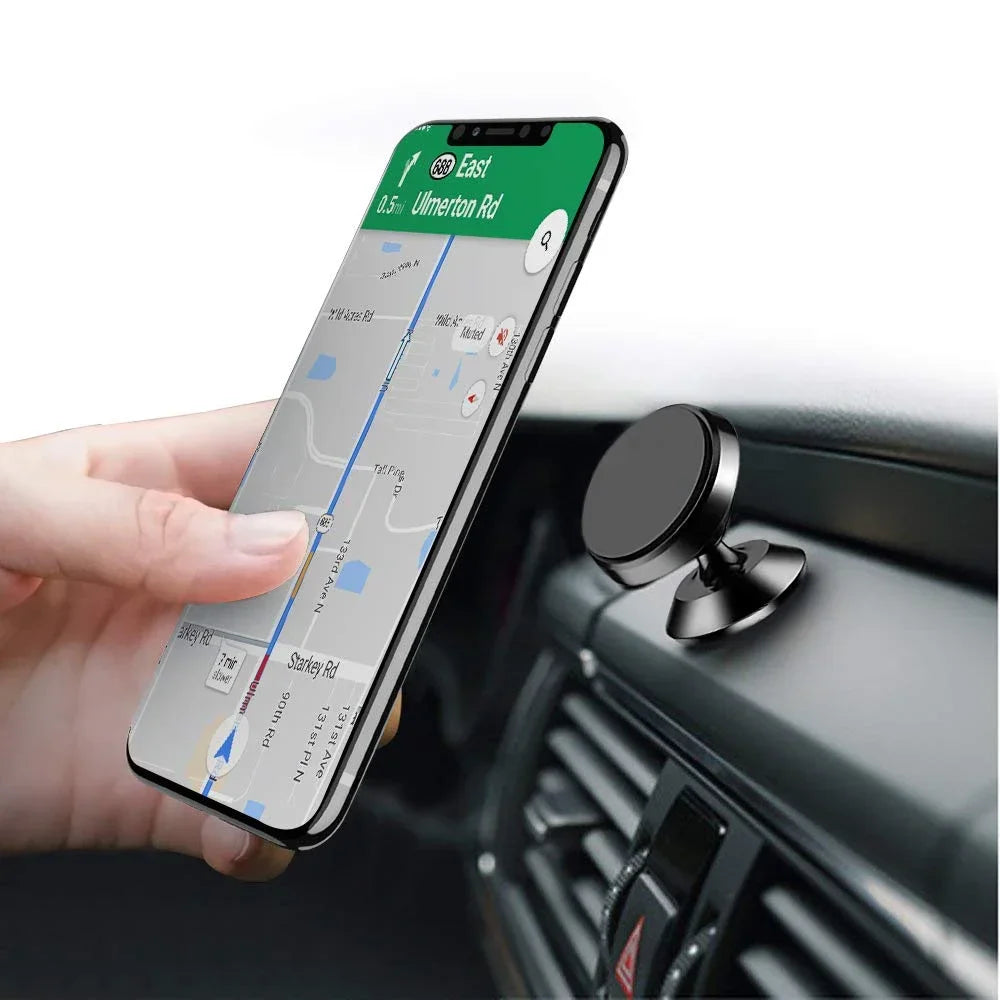 Suporte magnético universal para celular, compatível com diversas marcas (iPhone, Samsung, Xiaomi, Huawei). Possui fixação por adesivo, podendo ser instalado no painel do carro ou em paredes.