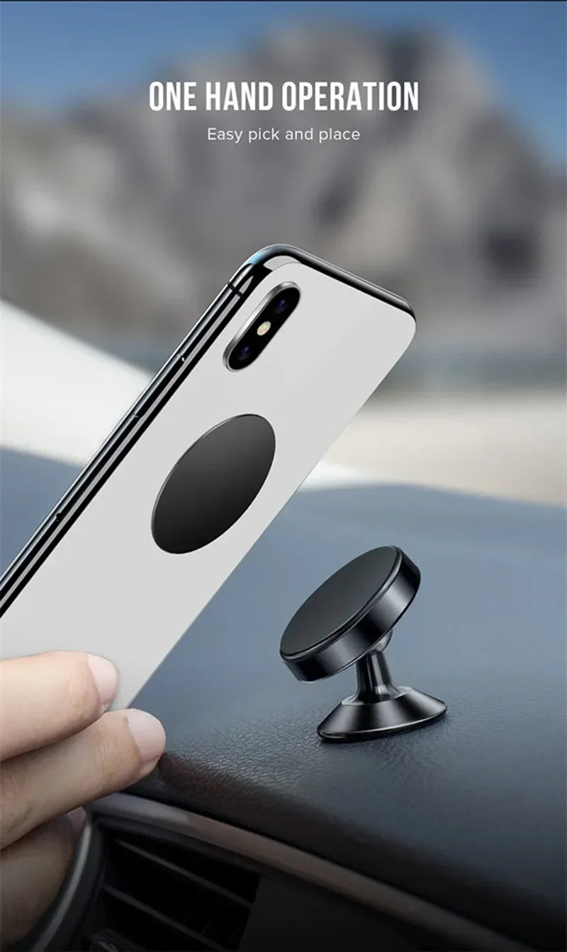 Suporte magnético universal para celular, compatível com diversas marcas (iPhone, Samsung, Xiaomi, Huawei). Possui fixação por adesivo, podendo ser instalado no painel do carro ou em paredes.